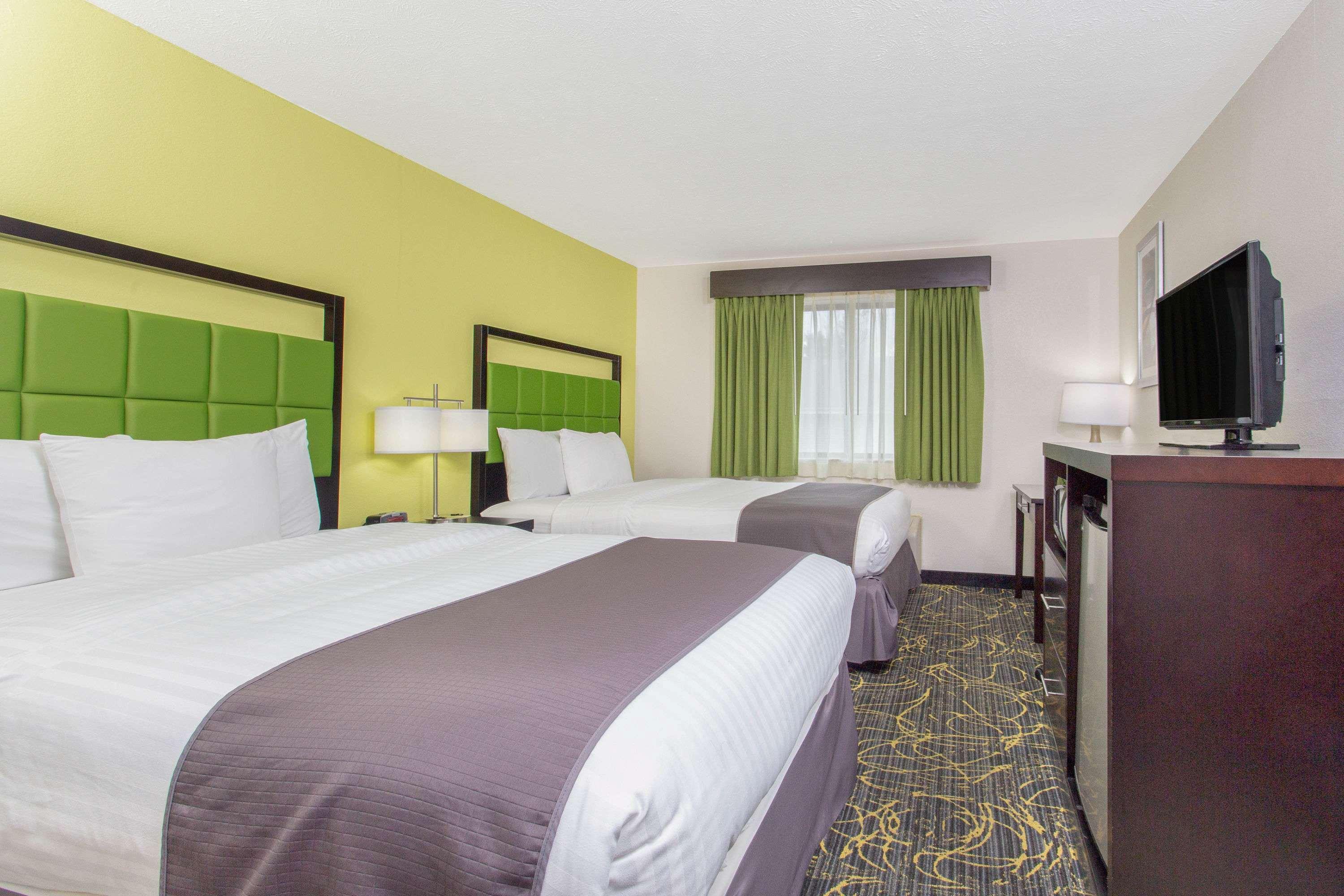 Americinn And Suites By Wyndham Delafield-Waukesha-Milwaukee Exterior foto