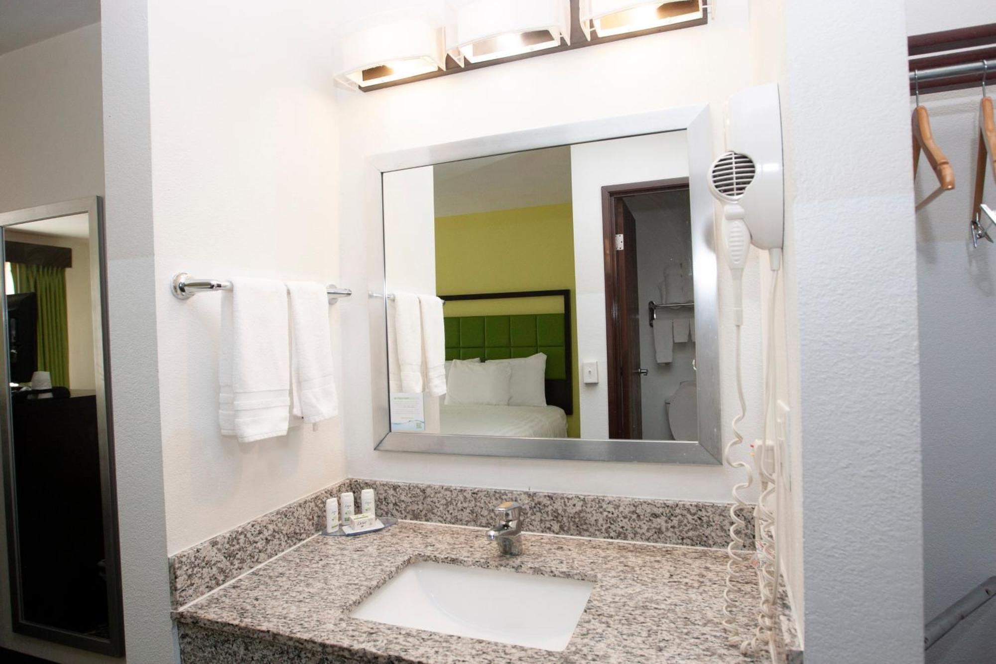 Americinn And Suites By Wyndham Delafield-Waukesha-Milwaukee Zimmer foto