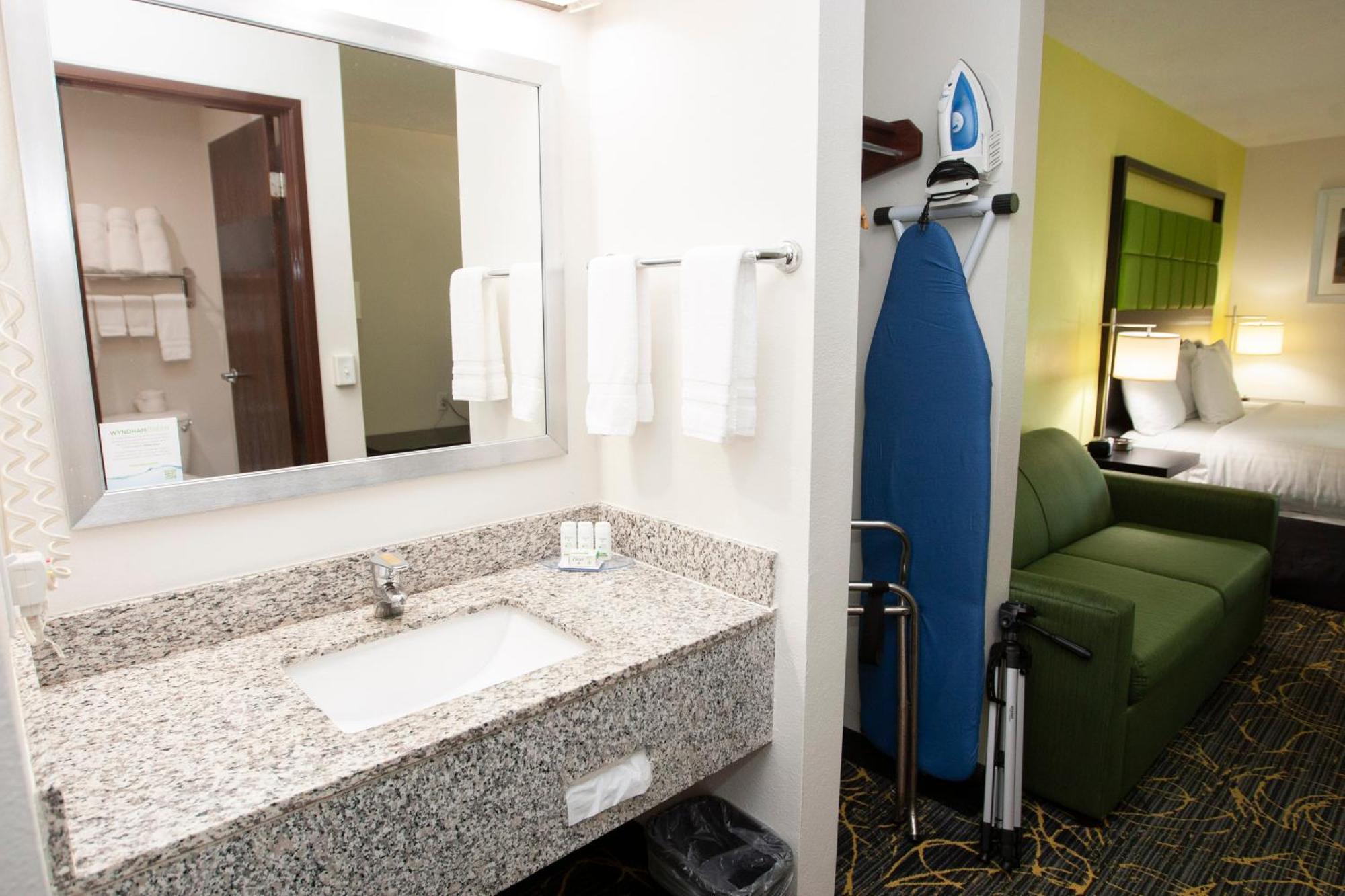 Americinn And Suites By Wyndham Delafield-Waukesha-Milwaukee Zimmer foto