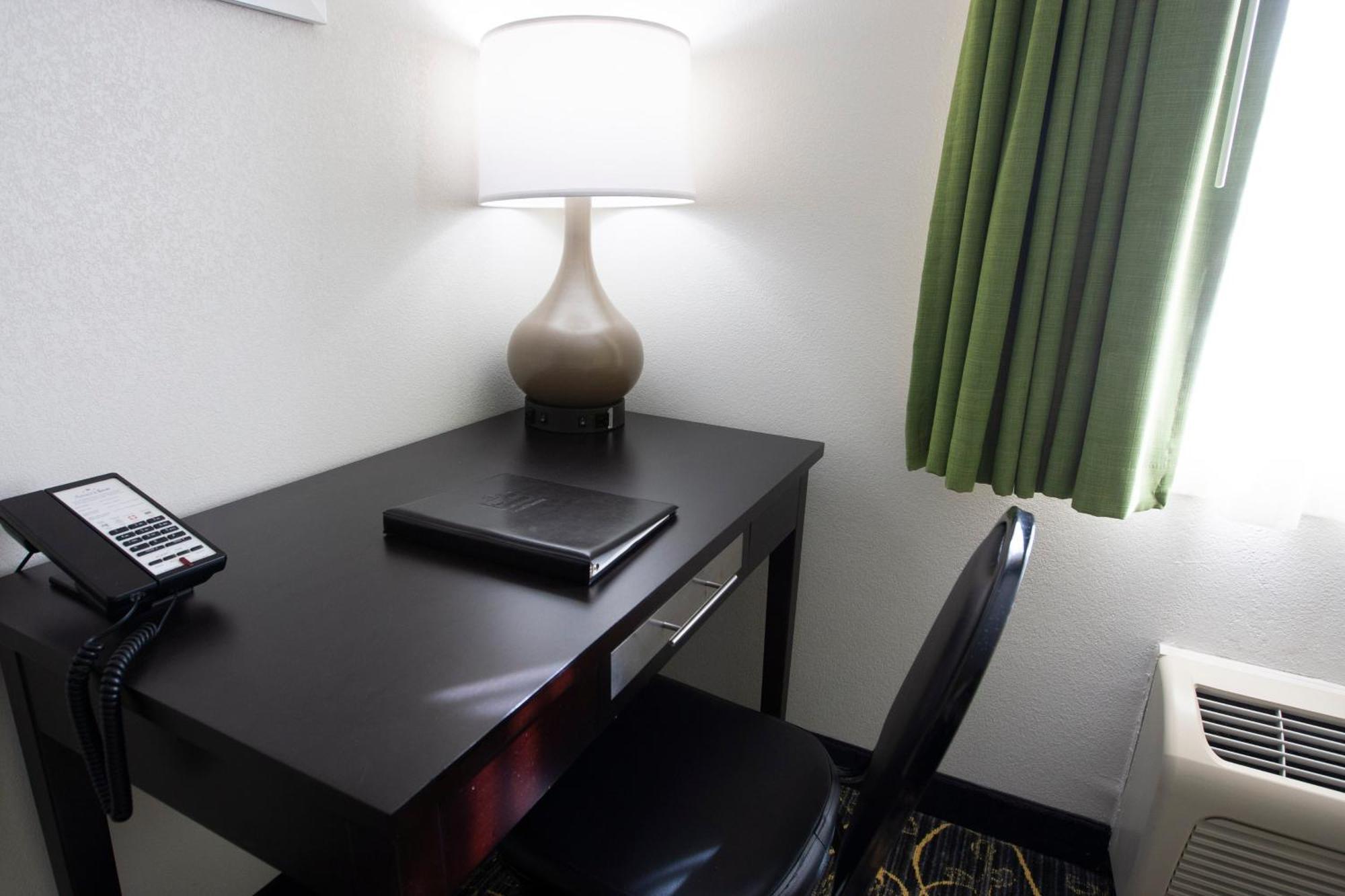 Americinn And Suites By Wyndham Delafield-Waukesha-Milwaukee Zimmer foto