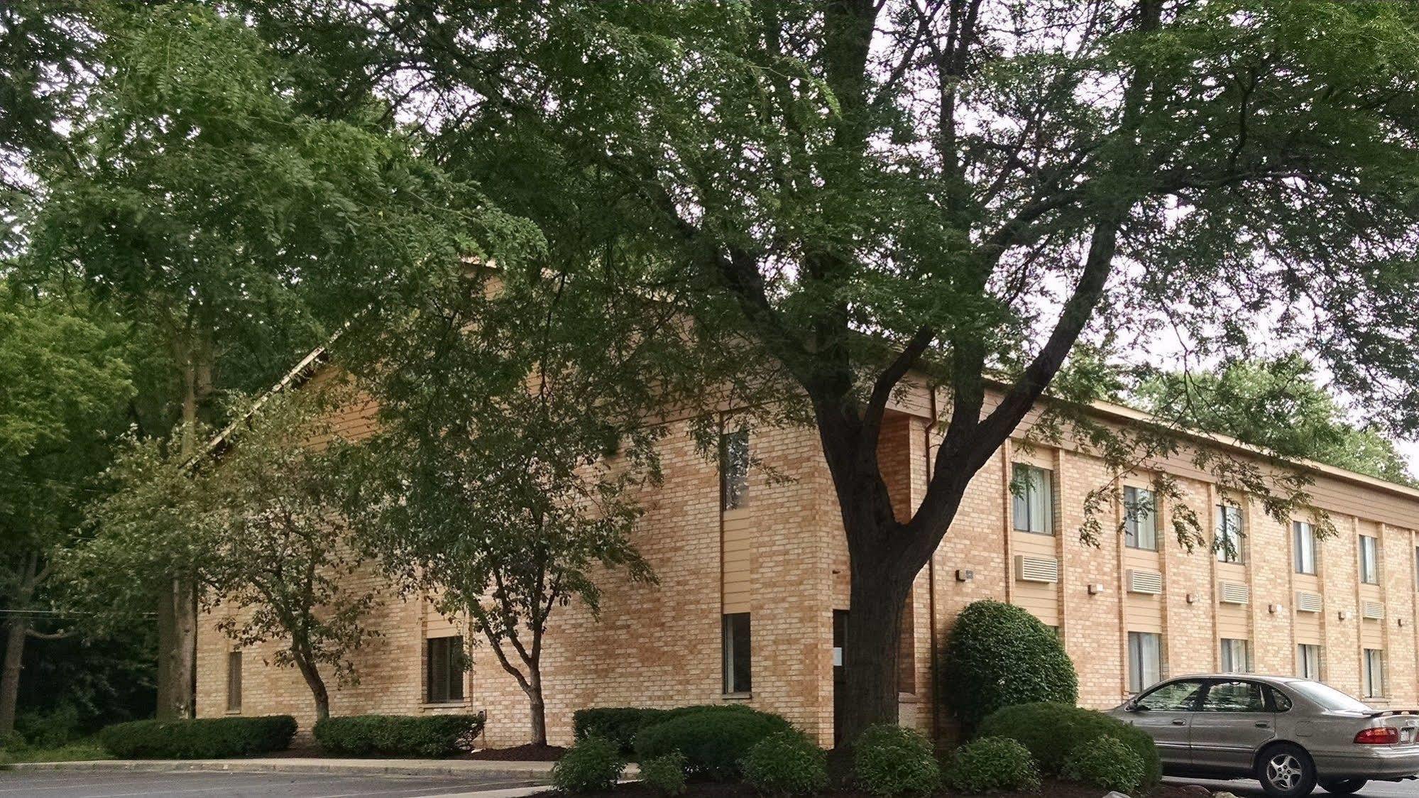 Americinn And Suites By Wyndham Delafield-Waukesha-Milwaukee Exterior foto